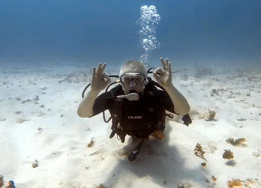 Dos Tiburones Dive Shop
